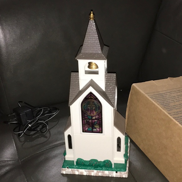 **SOLD**Avon Gift Collection adjectives Inspirational Chapel - Picture 2 of 6